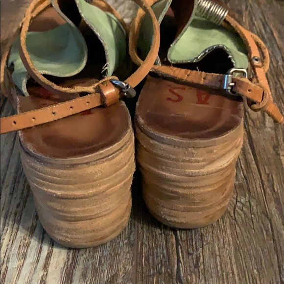 Sandals - Picture 4 of 7